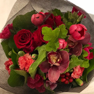 The Dark and Moody floral Posy is the perfect floral Posy for all occasions, Birthday, Happy Birthday, Anniversary, Sympathy, New baby, Thank-you, Welcome Home, All the Best and can be delivered to any Melbourne Suburbs, Melbourne City, Bayside suburbs and Port Melbourne